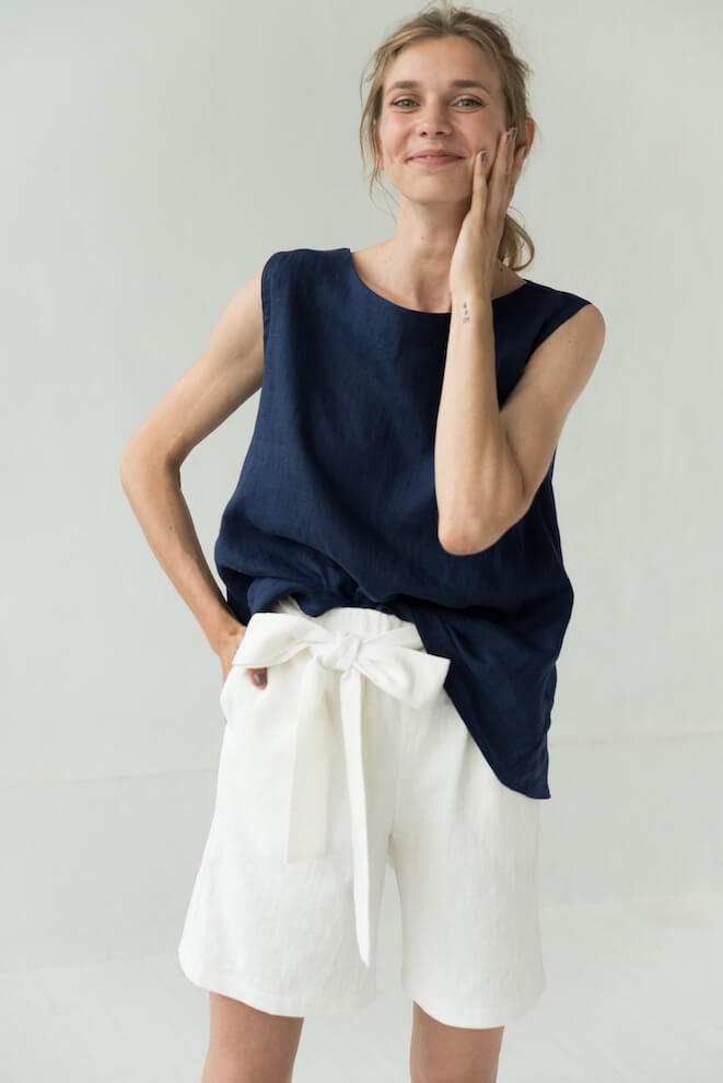 How to Wear Linen Shorts: Linen Shorts Outfit Ideas for Women