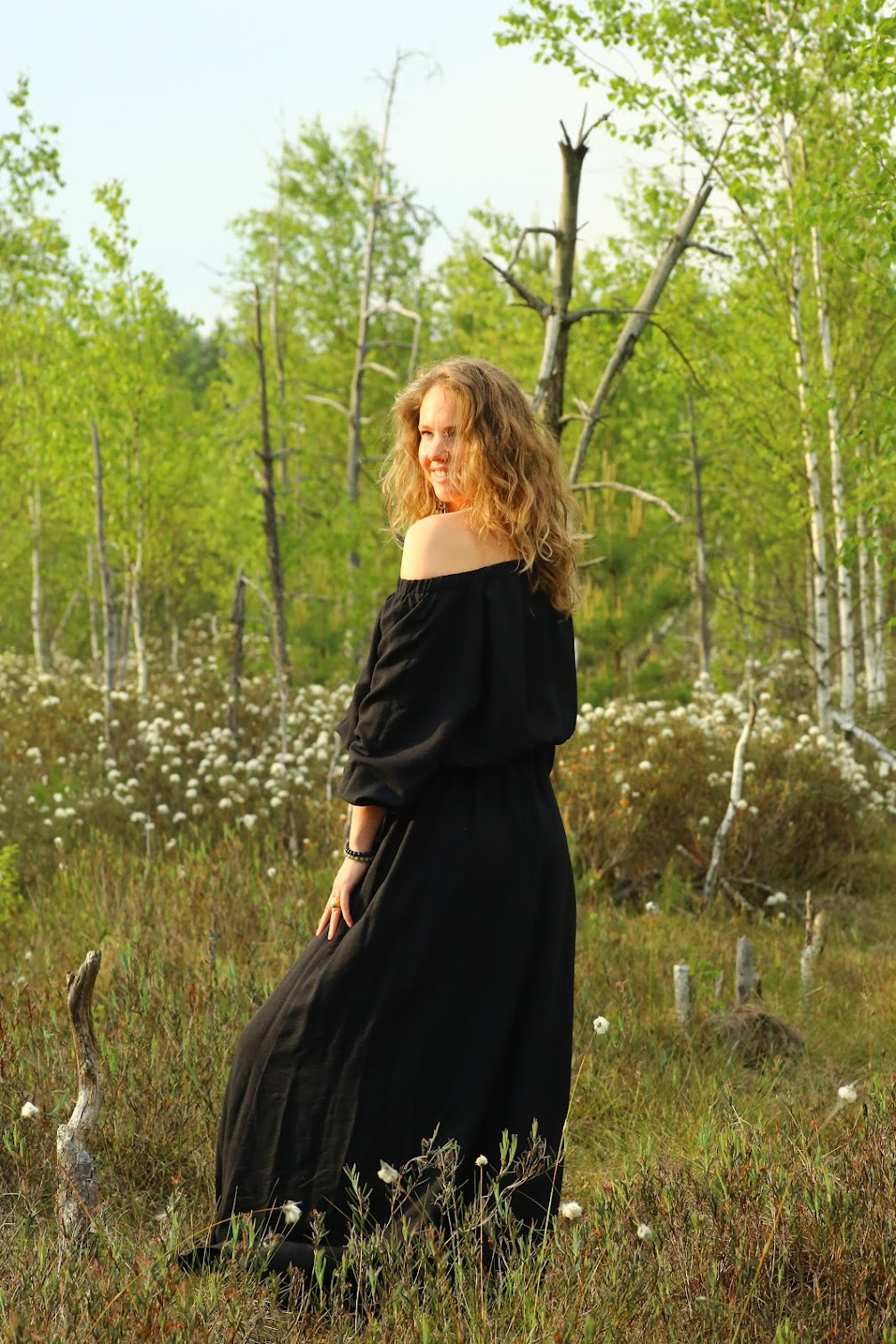 JULEJA — lininė maxi suknelė atviromis pečiais