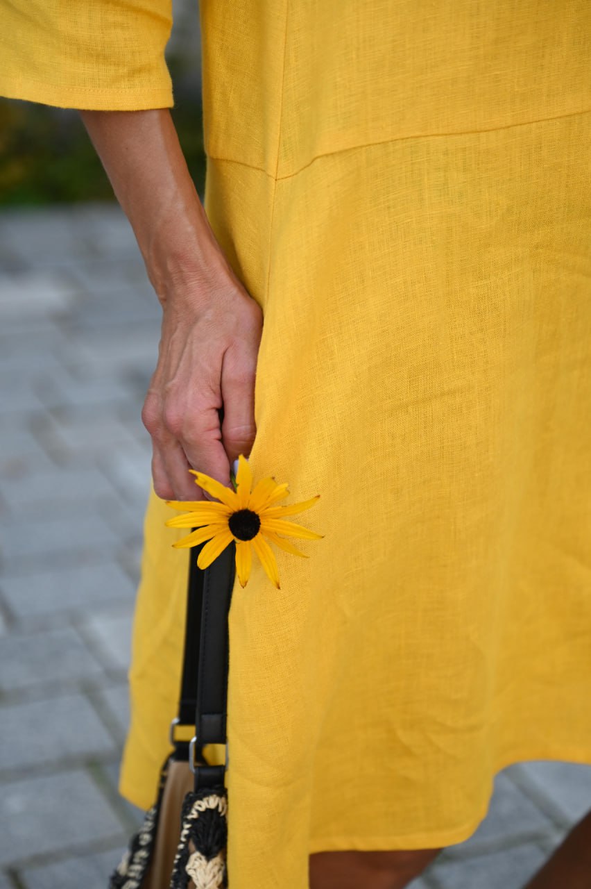 SUN — Robe en lin délavé à col V