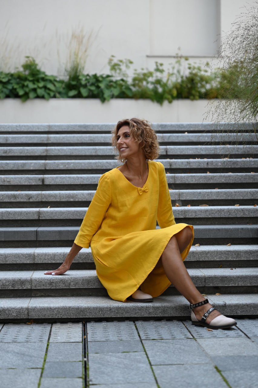 SUN — Robe en lin délavé à col V