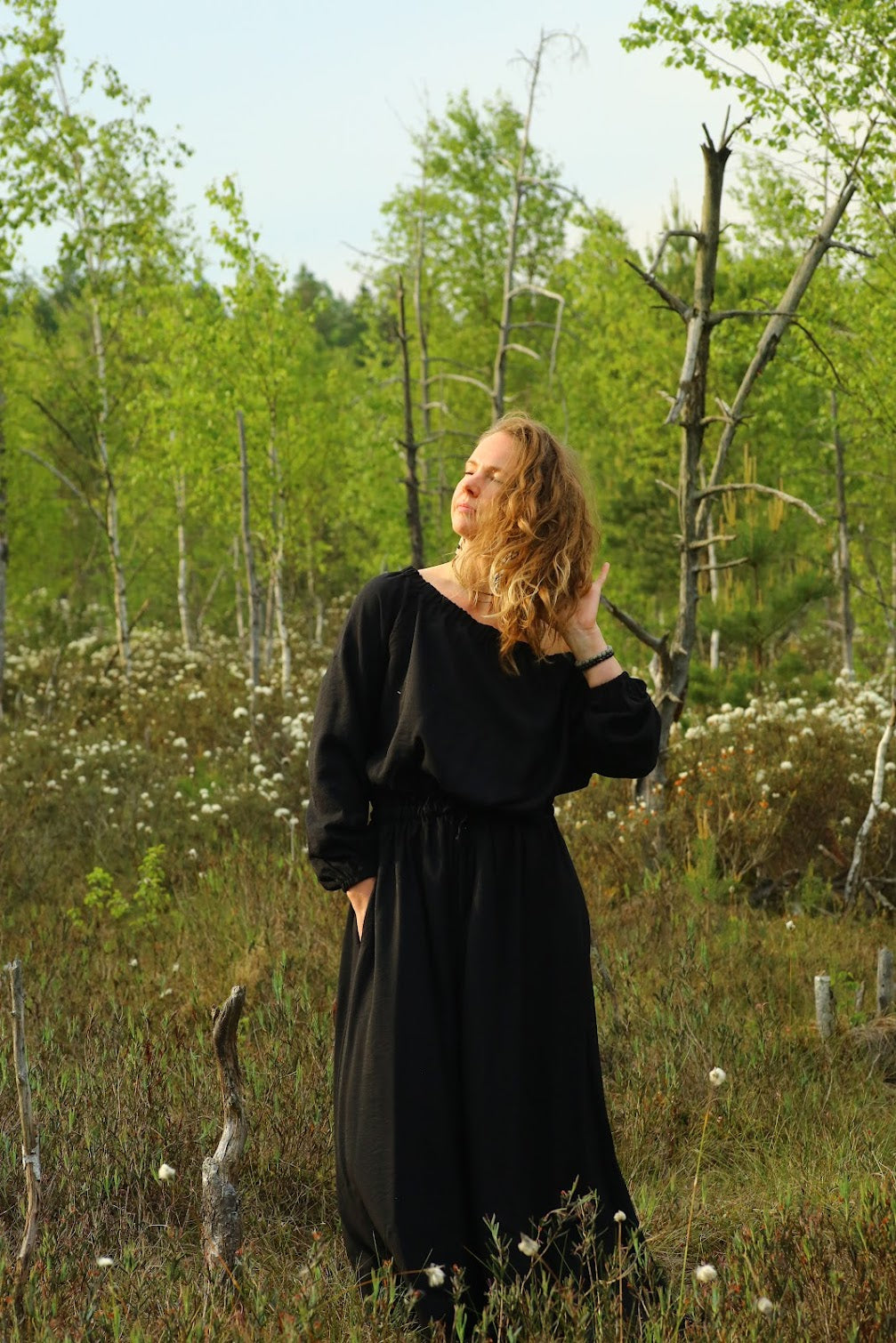 JULEJA — lininė maxi suknelė atviromis pečiais